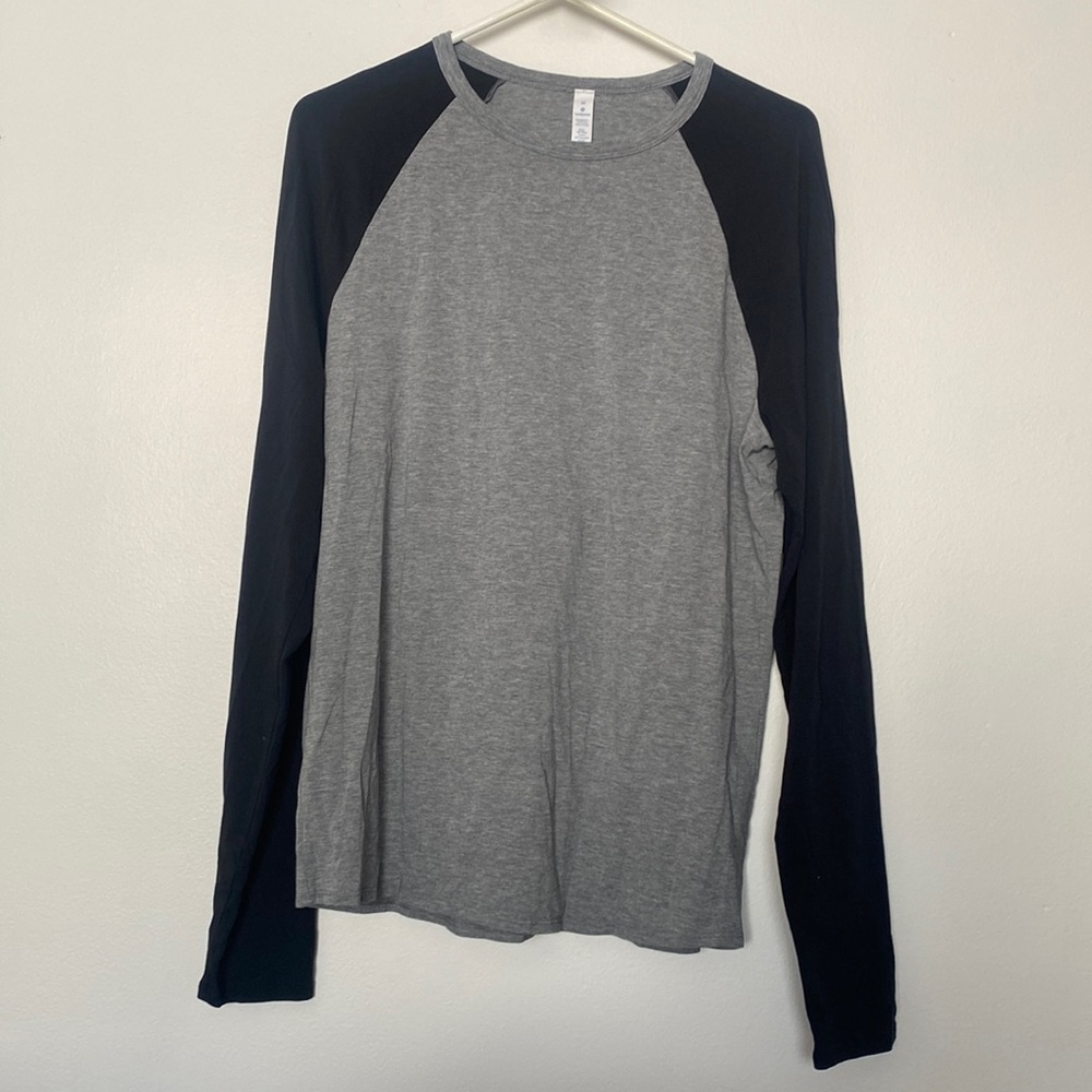 Lululemon Mens Gray and Black Long Sleeve Size M
